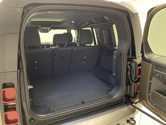 Land Rover Defender 110 D250 X-DYNAMIC SE AWD AUT 3.0 d Dynamic SE