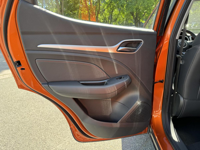 MG ZS EXCLUSIVE AUT. SKLADEM 1.0 Exclusive