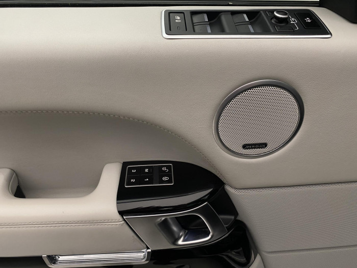 Land Rover Range Rover HYBRID AUTOBIOGRAPHY REZERVACE