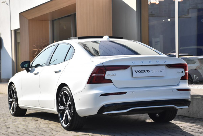 Volvo S60 B5 AWD Ultimate Dark AUT 1.maj