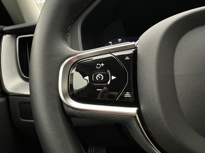 Volvo XC60 B4 AWD PLUS DARK AUT 1.maj.