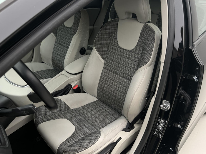 Volvo V40 D3 MOMENTUM CZ 2.0 d Momentum