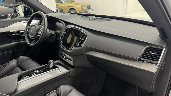 Volvo XC90 T8 AWD R-DESIGN REZERVACE