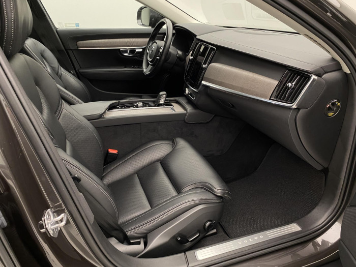 Volvo V90 CC B5 AWD MOMENTUM AUT CZ 2.0 CC CC Momentum