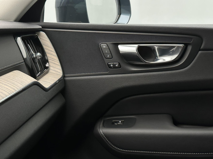 Volvo XC60 B4 AWD INSCRIPTION AUT