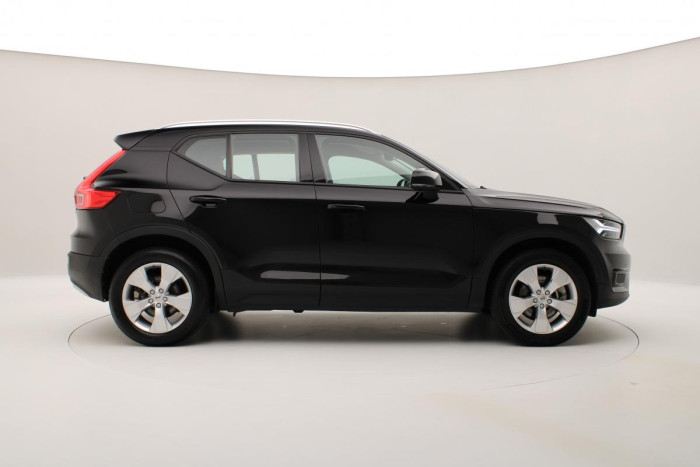 Volvo XC40 B4 AWD MOMENTUM AUT REZERVACE 2.0 Momentum