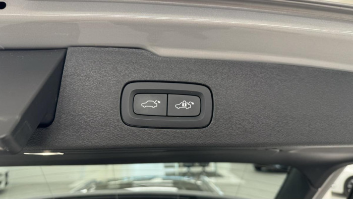 Volvo V60 CROSS COUNTRY B4 AWD REZERVACE