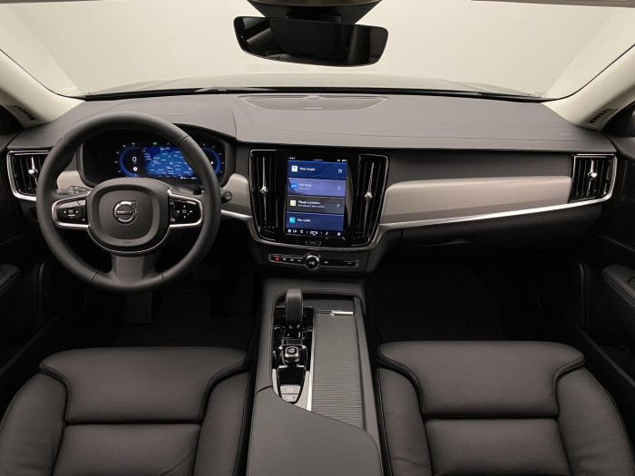Volvo V90 CC B4 AWD PLUS AUT CZ 1.maj