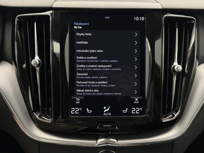 Volvo XC60 B4 AWD MOMENTUM PRO CZ 2.0 Momentum