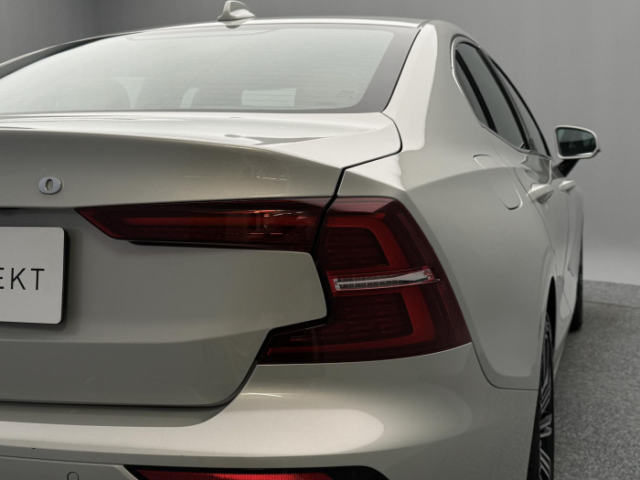 Volvo S60 B4 INSCRIPTION AUT CZ