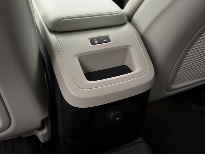 Volvo XC60 T6 AWD RECHARGE DARK 1.maj