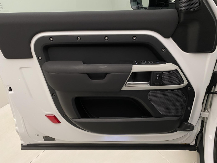 Land Rover Defender D250 SE AWD AUT REZERVACE 3.0 d SE