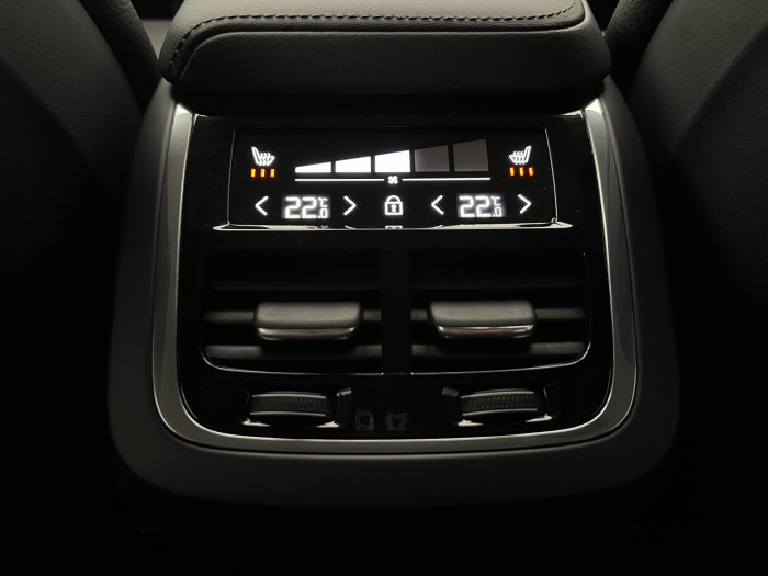 Volvo XC60 B4 AWD PLUS DARK AUT 1.maj.
