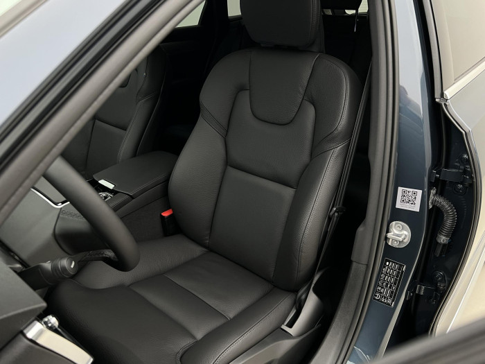 Volvo V90 T6 AWD RECHARGE CORE AUT 1.maj