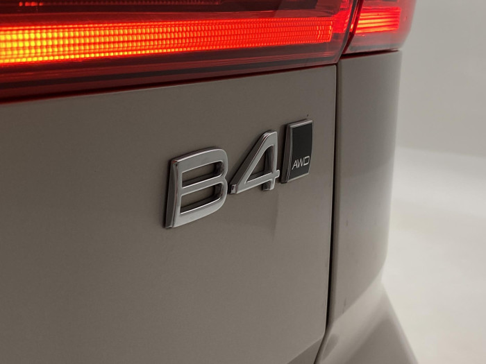 Volvo XC60 B4 AWD PLUS DARK AUT CZ