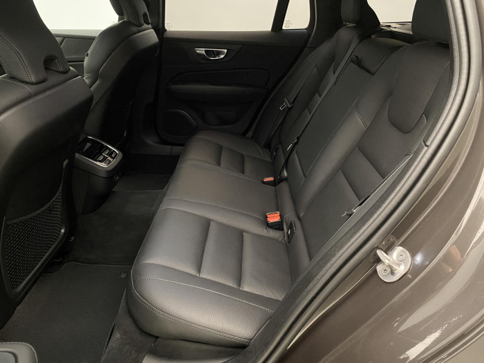 Volvo V60 B4 DARK PLUS AUT 1.maj