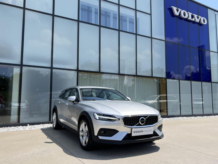 Volvo V60 CROSS COUNTRY B4 AWD REZERVACE