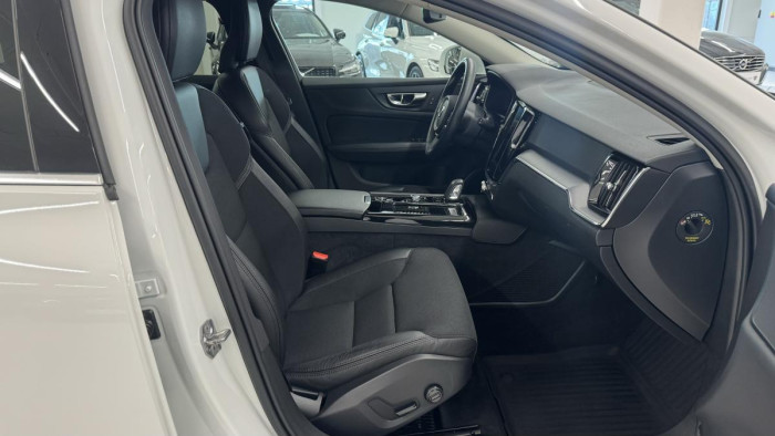 Volvo V60 T6 RECHARGE REZERVACE