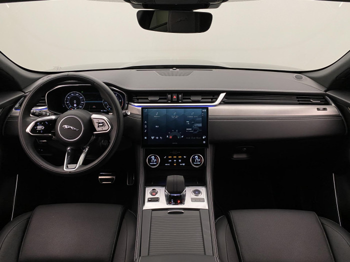 Jaguar F-Pace D300 R-DYNAMIC SE REZERVACE 3.0 d Dynamic SE