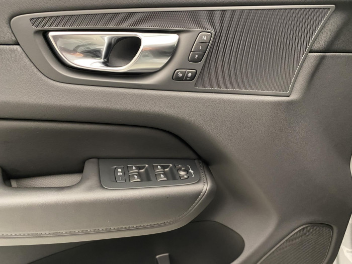 Volvo XC60 B5 AWD PLUS DARK AUT CZ 1.maj