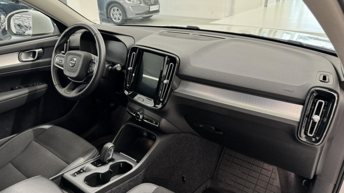 Volvo XC40 T5 TWIN ENGINE REZERVACE