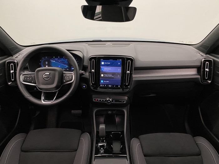 Volvo XC40 B3 DARK ULTRA AUT CZ