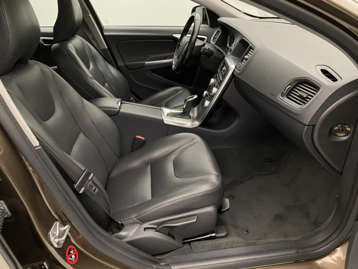 Volvo V60 CC D4 AWD SUMMUM AUT 2.4 d CC CC Summum