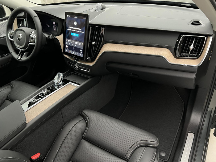 Volvo XC60 B5 AWD DARK ULTRA AUT