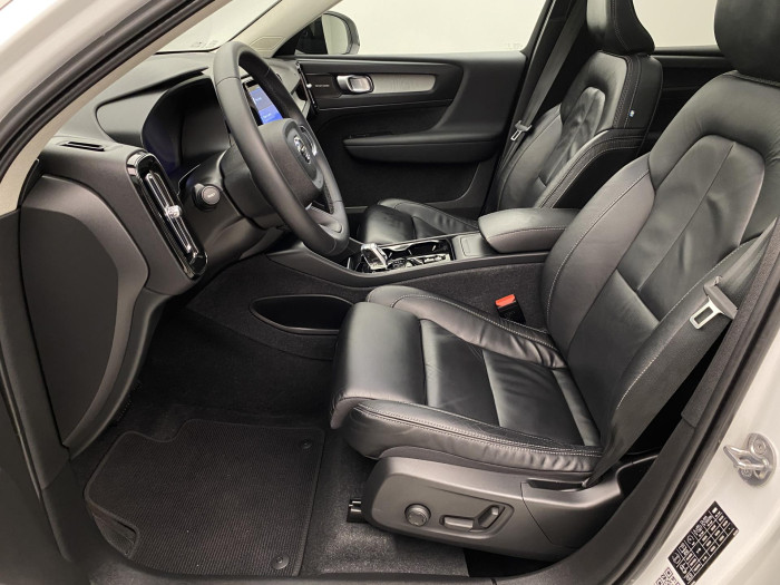 Volvo XC40 B4 AWD DARK ULTRA AUT CZ