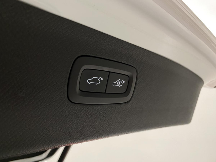 Volvo XC90 D5 AWD R-DESIGN AUT REZERVACE 2.0 d