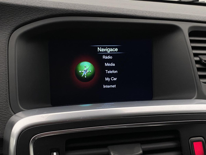 Volvo V60 D2 MOMENTUM NAVIGACE REZERVACE 1.6 d Momentum