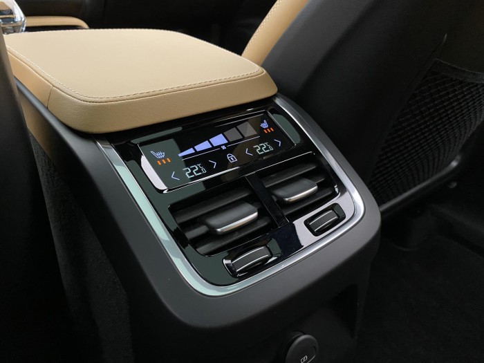 Volvo XC90 T8 AWD ULTIMATE DARK RECHARGE