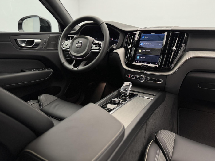 Volvo XC60 B4 PLUS DARK AUT 1.maj.