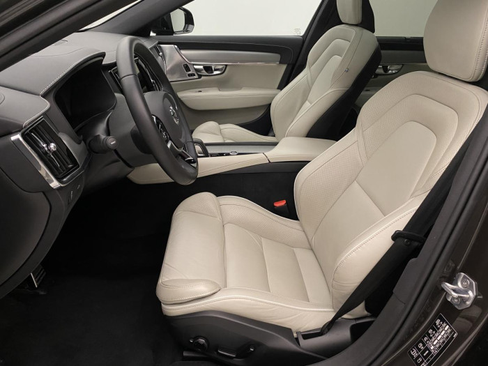 Volvo V90 B6 AWD R-DESIGN AUT 1.maj.