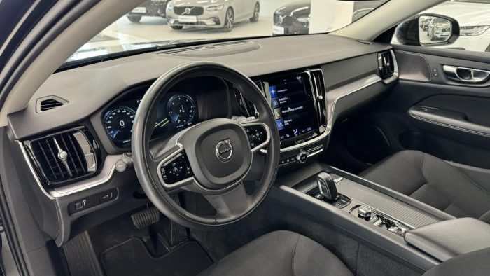 Volvo V60 B4 CROSS COUNTRY REZERVACE