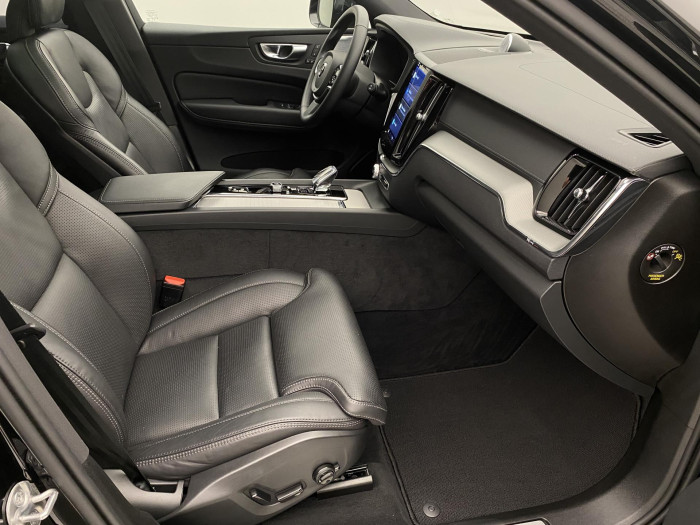 Volvo XC60 T6 AWD ULTRA DARK AUT CZ