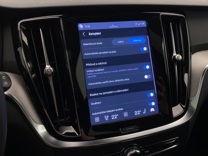 Volvo V60 T8 AWD RECHARGE DARK PLUS CZ