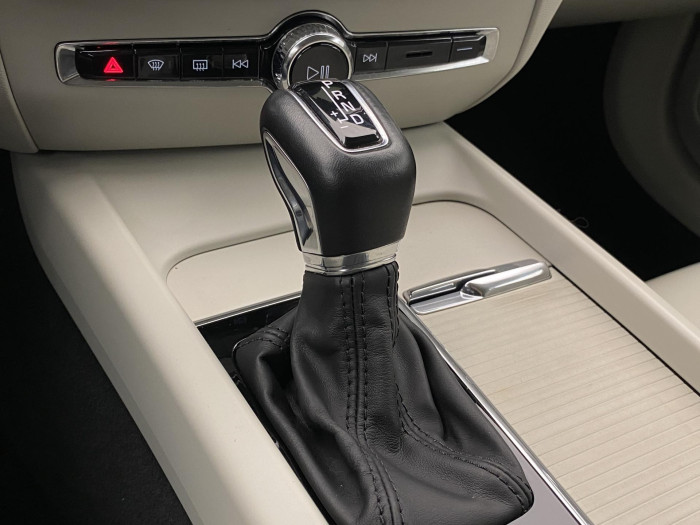 Volvo V60 CC D4 AWD MOMENTUM AUT CZ 2.0 d CC CC Momentum