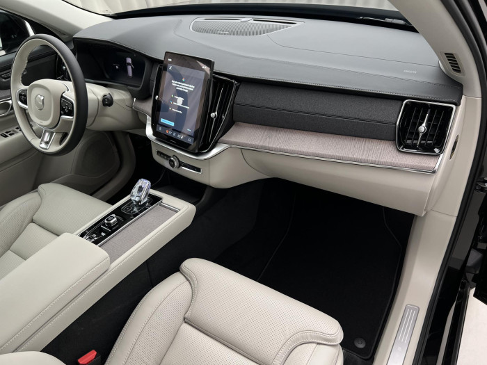 Volvo XC90 B5 AWD DARK PLUS AUT