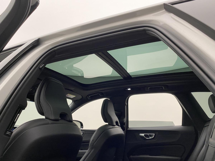 Volvo XC60 T6 AWD RECHARGE REZERVACE