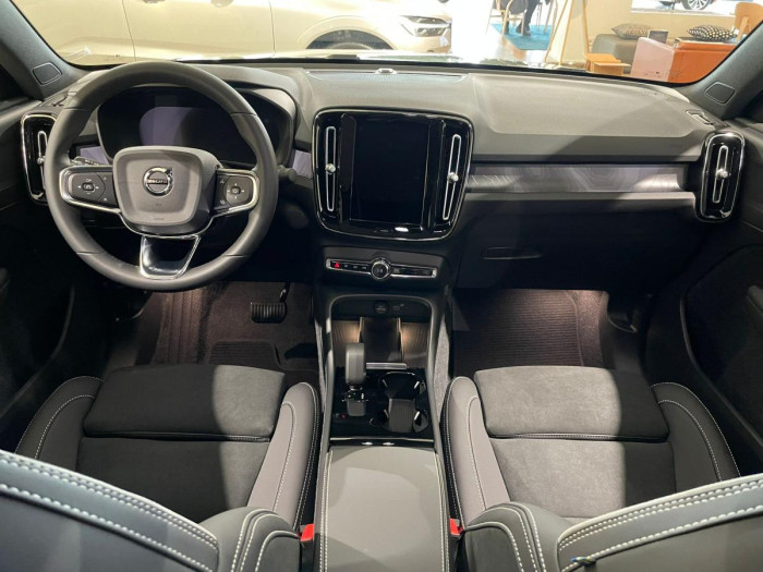 Volvo C40 PURE ELECTRIC SINGLE ENGINE AT AT