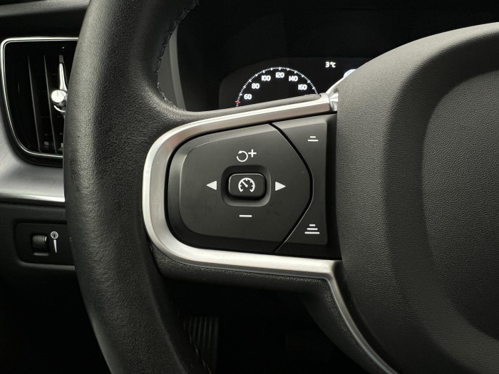 Volvo XC60 T5 AWD MOMENTUM PRO AUT CZ 2.0 Momentum