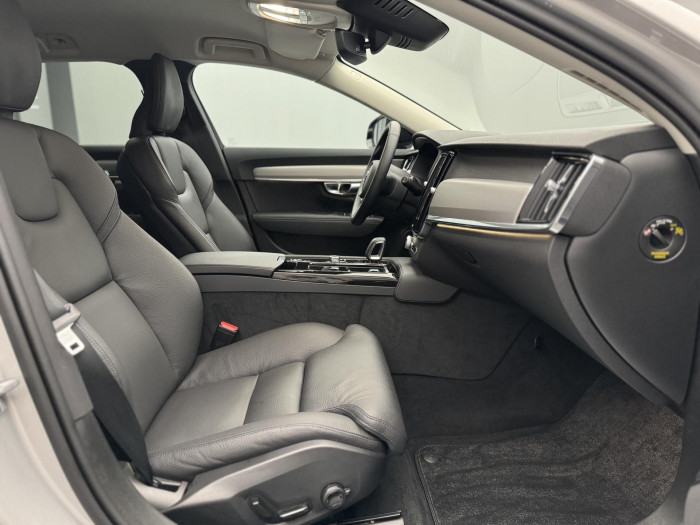 Volvo V90 T6 AWD RECHARGE DARK 1.maj