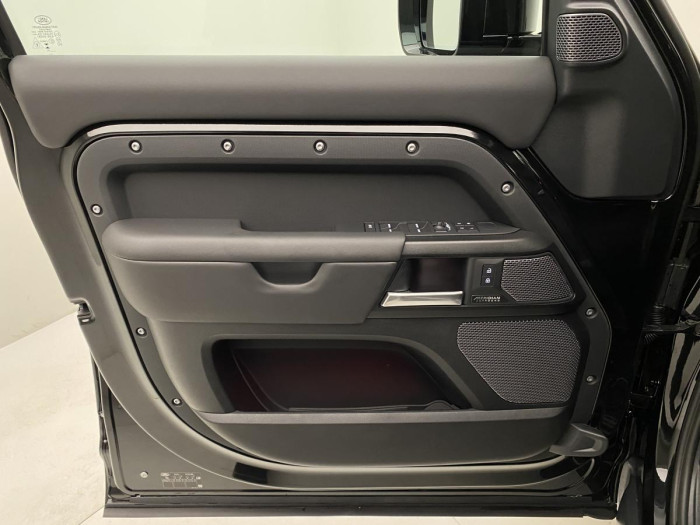 Land Rover Defender 110 V8 P525 AWD AUT REZERVACE 5.0 V8