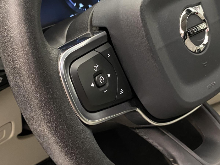 Volvo XC40 T4 MOMENTUM AUT REZERVACE 2.0 Momentum