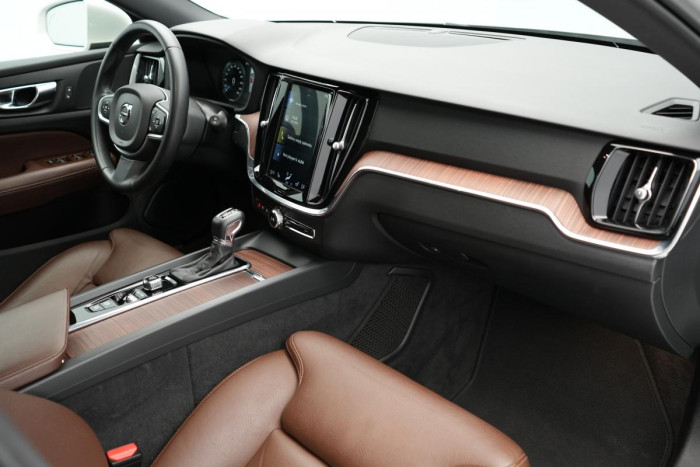 Volvo V60 D3 MOMENTUM PRO AUT REZERVACE 2.0 d Momentum