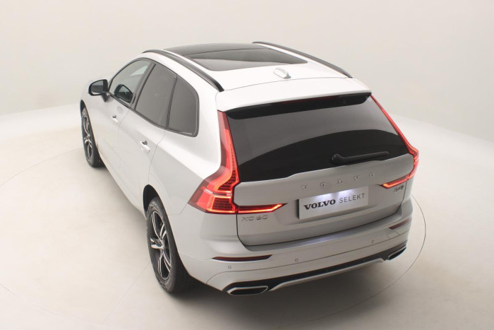 Volvo XC60 B4 AWD R-DESIGN AUT REZERVACE