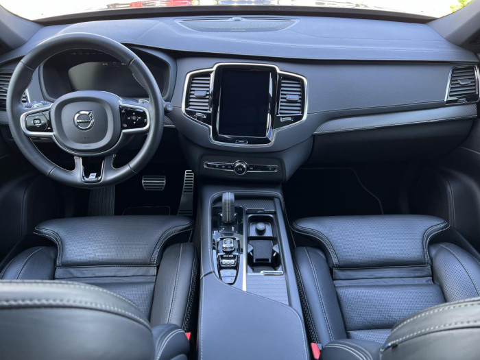 Volvo XC90 B5 AWD R-DESIGN 7MÍSTNÁ Aut