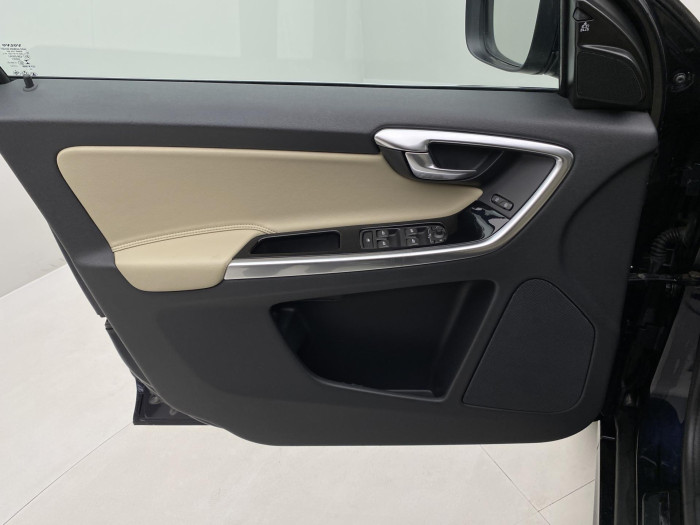 Volvo XC60 D5 AWD SUMMUM AUT CZ 2.4 d Summum