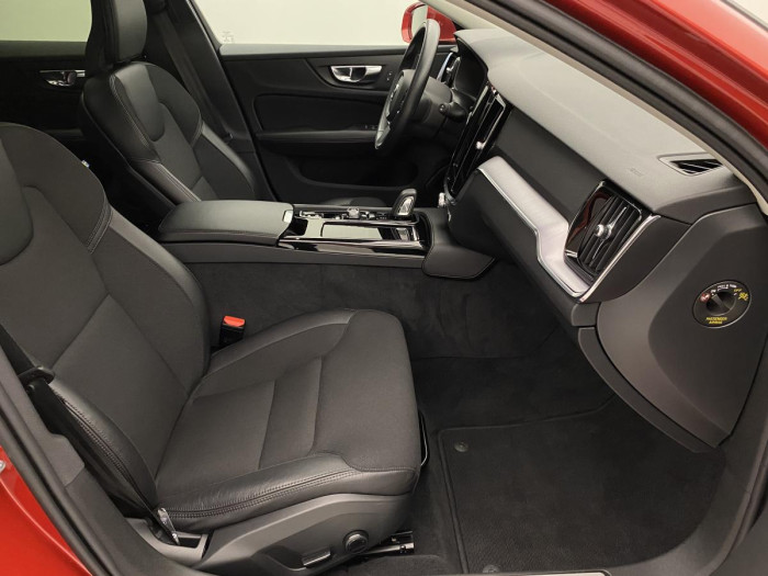 Volvo V60 T6 AWD RECHARGE REZERVACE